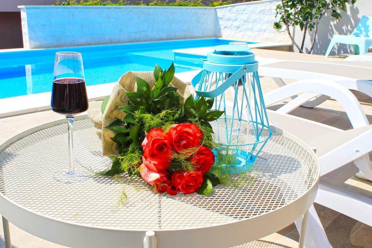 Beachfront Apartments Anita With Pool Karlobag Εξωτερικό φωτογραφία