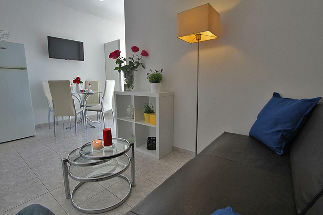 Beachfront Apartments Anita With Pool Karlobag Εξωτερικό φωτογραφία
